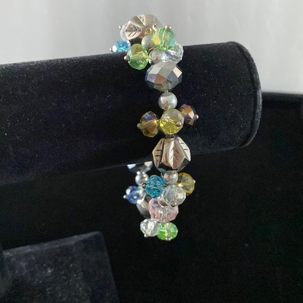 Vintage elasticated bracelet. B2
